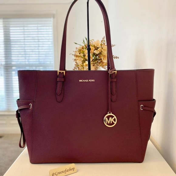 Michael Kors Handbags - Michael Kors Purse Gilly Large Drawstring Travel Tote Saffiano Leather